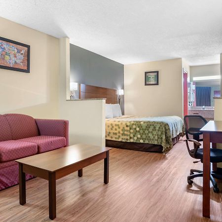 Econo Lodge Inn & Suites Forest Ngoại thất bức ảnh