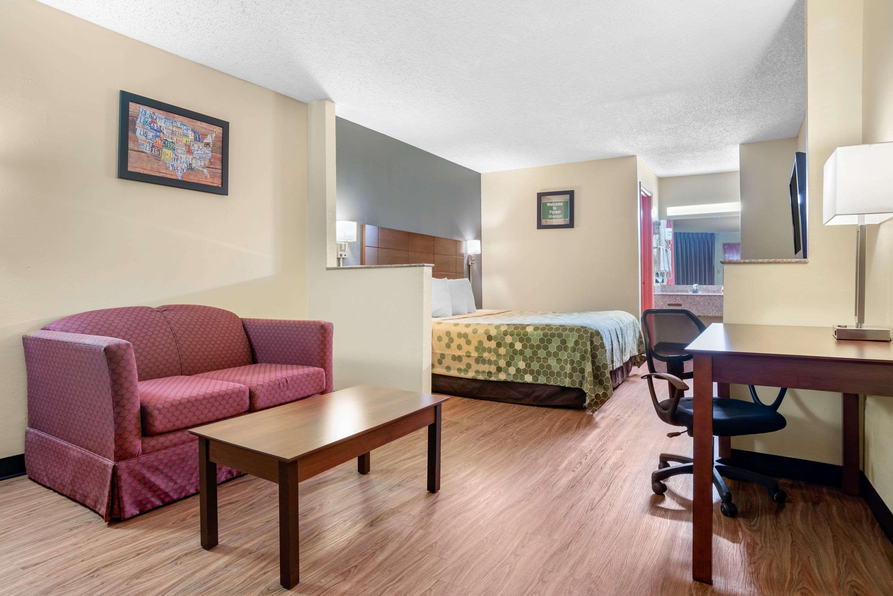 Econo Lodge Inn & Suites Forest Ngoại thất bức ảnh