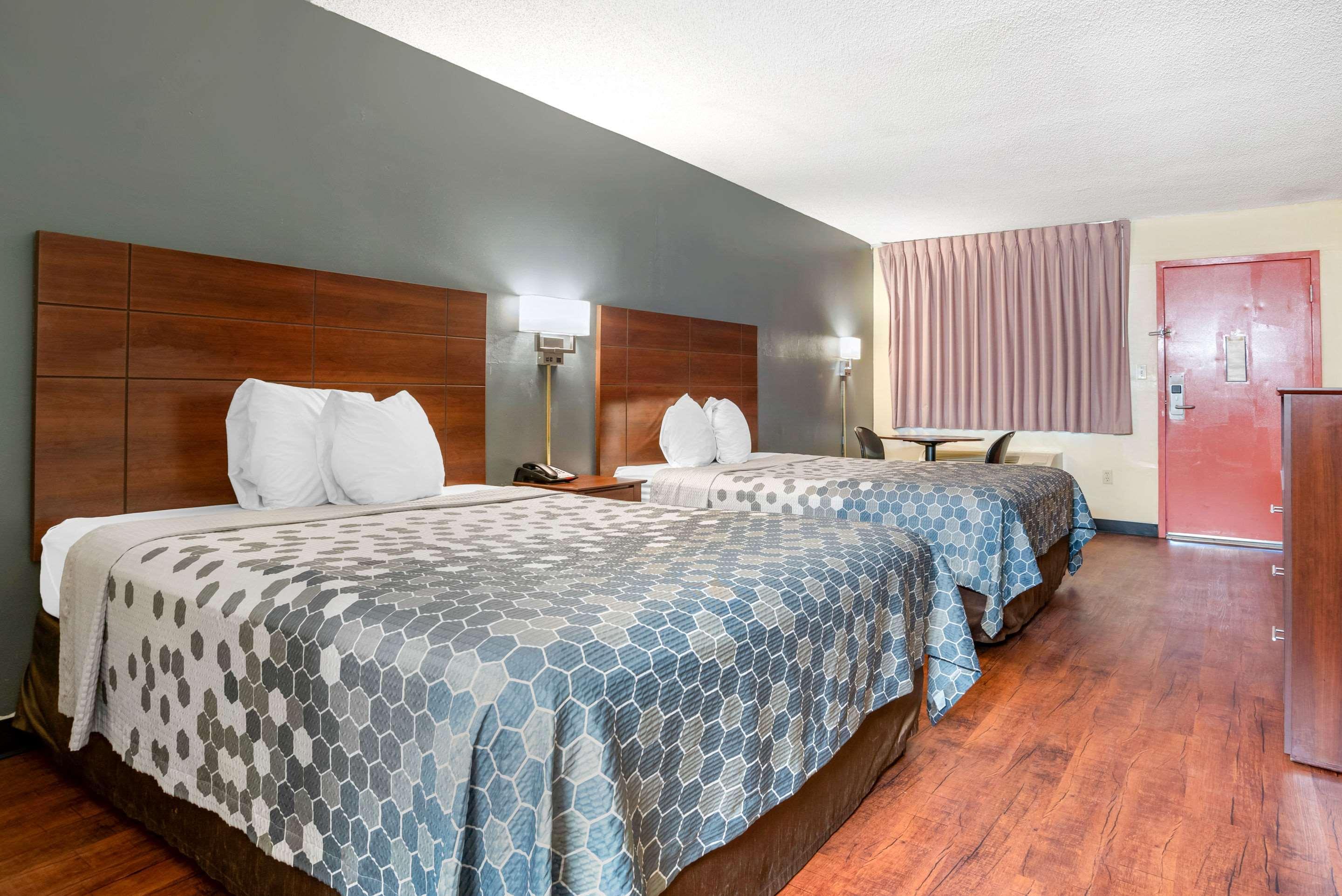Econo Lodge Inn & Suites Forest Ngoại thất bức ảnh