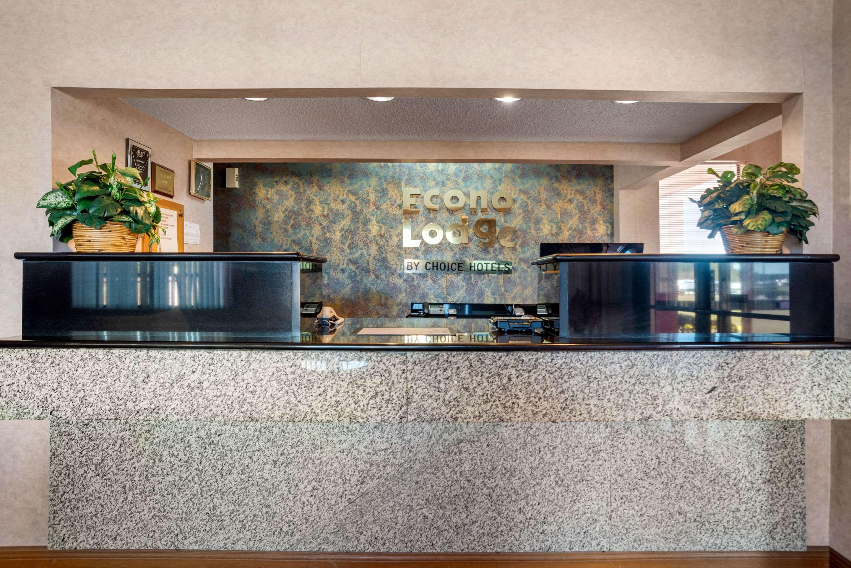 Econo Lodge Inn & Suites Forest Ngoại thất bức ảnh
