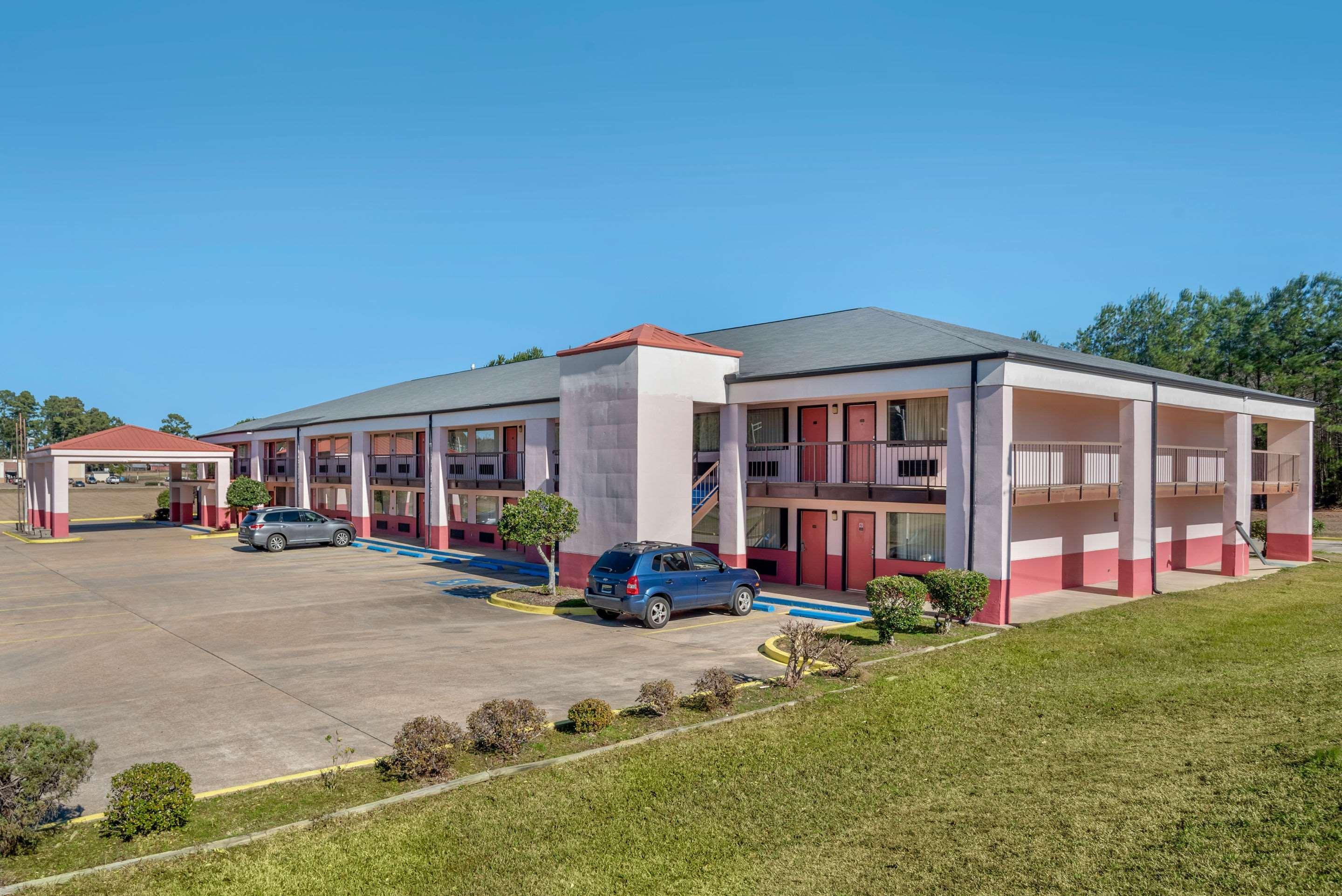 Econo Lodge Inn & Suites Forest Ngoại thất bức ảnh