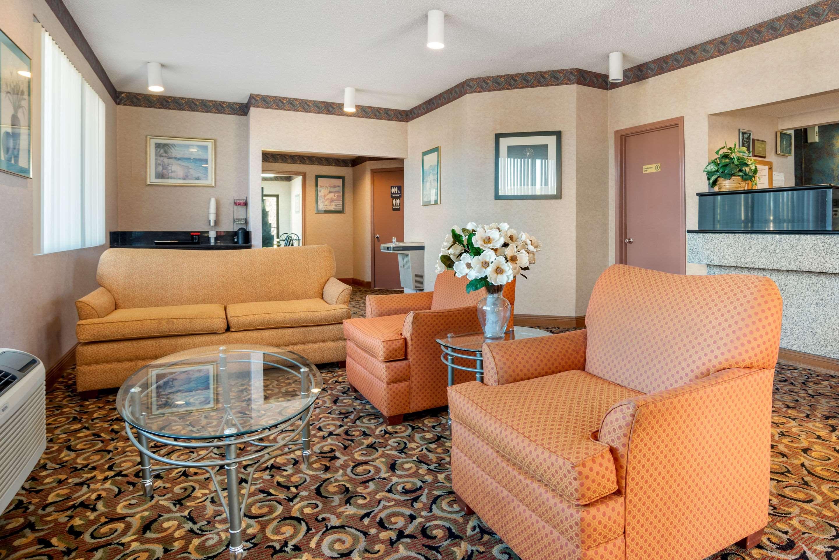 Econo Lodge Inn & Suites Forest Ngoại thất bức ảnh