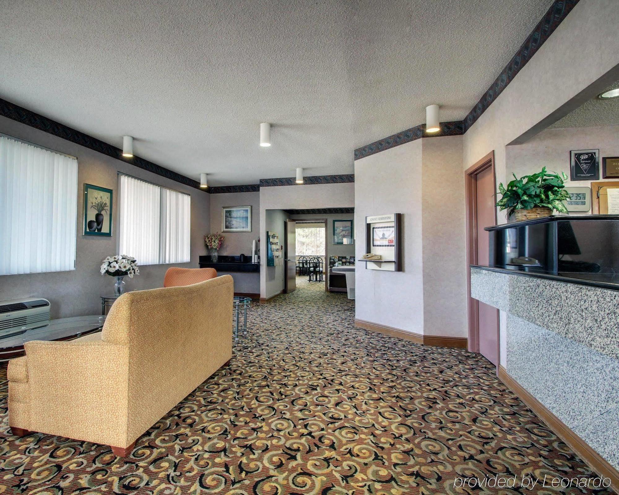 Econo Lodge Inn & Suites Forest Ngoại thất bức ảnh