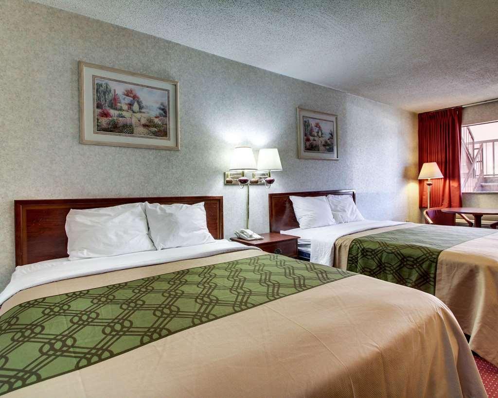 Econo Lodge Inn & Suites Forest Phòng bức ảnh