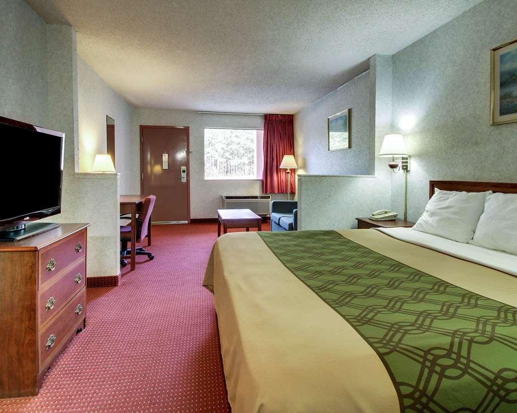 Econo Lodge Inn & Suites Forest Phòng bức ảnh