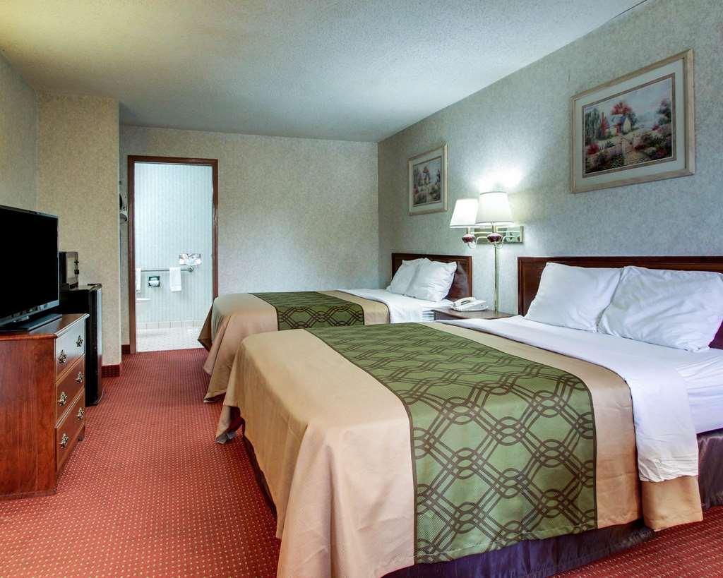 Econo Lodge Inn & Suites Forest Phòng bức ảnh