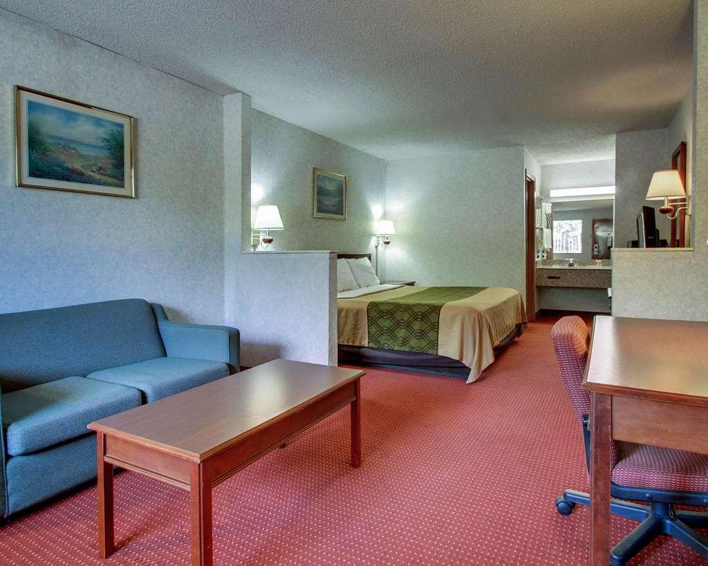 Econo Lodge Inn & Suites Forest Phòng bức ảnh